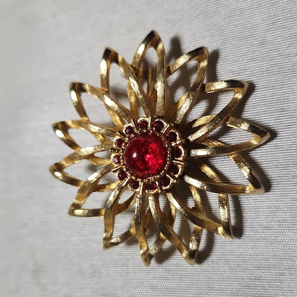 Beaucraft Jelly Belly Flower Brooch
